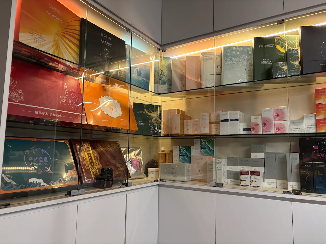 Celmonze Premium Products Display